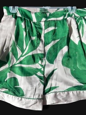 Green & White Leaf-Print Women’s Satin Shorts